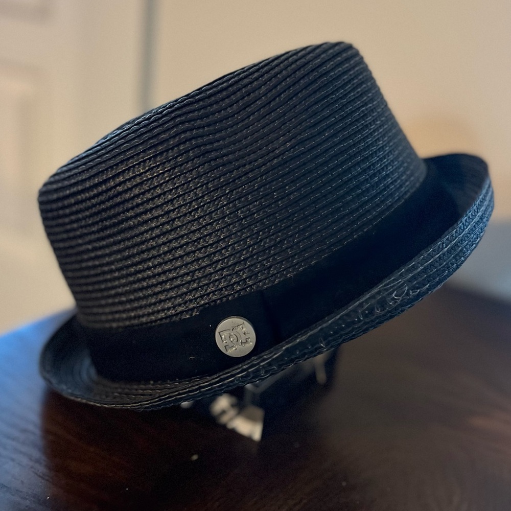 Black Straw Fedora hat from DC shoes - boys size L/XL
